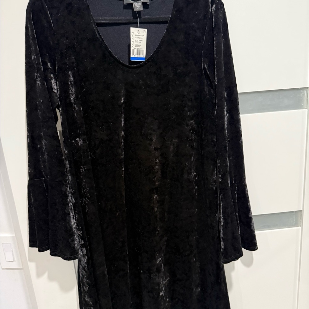 Karen Kane Black Velour Long Sleeve Dress
